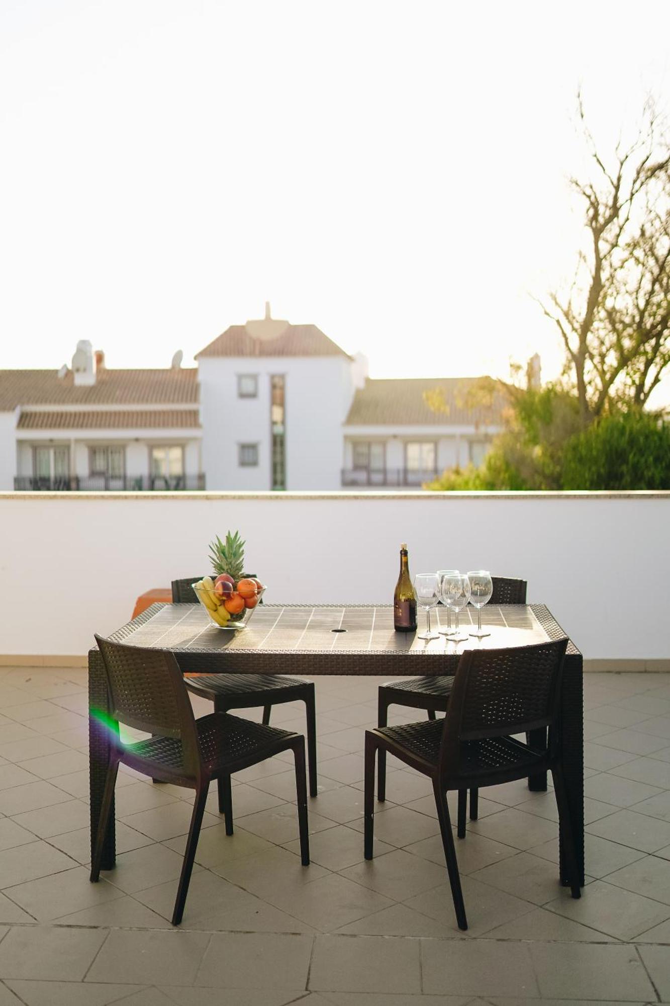 Host Wise - Wonderful Flats With Pool *